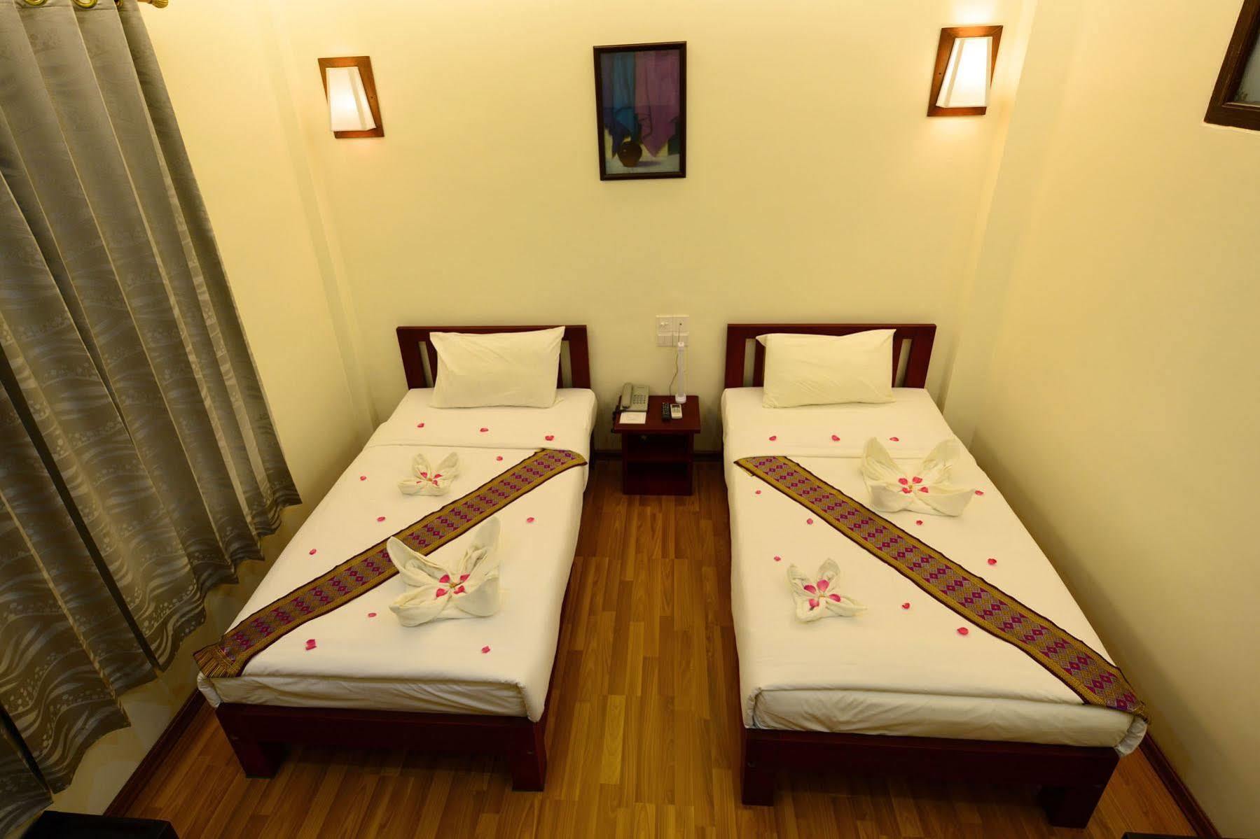 Uct Taunggyi Hotel Exterior foto